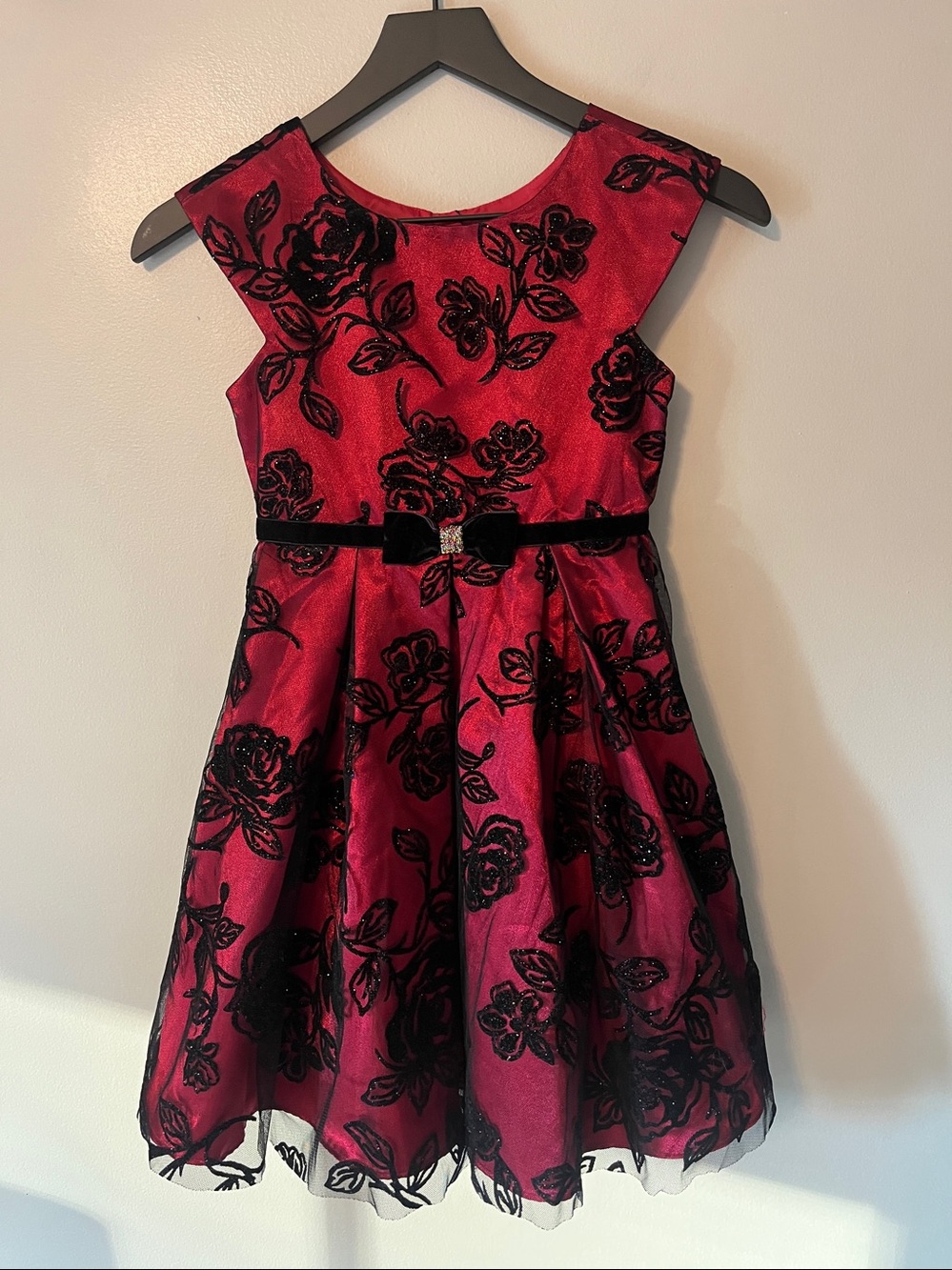 Girl’s Party Dress Roses w/ Shimmer Size 7 By Jona Michelle